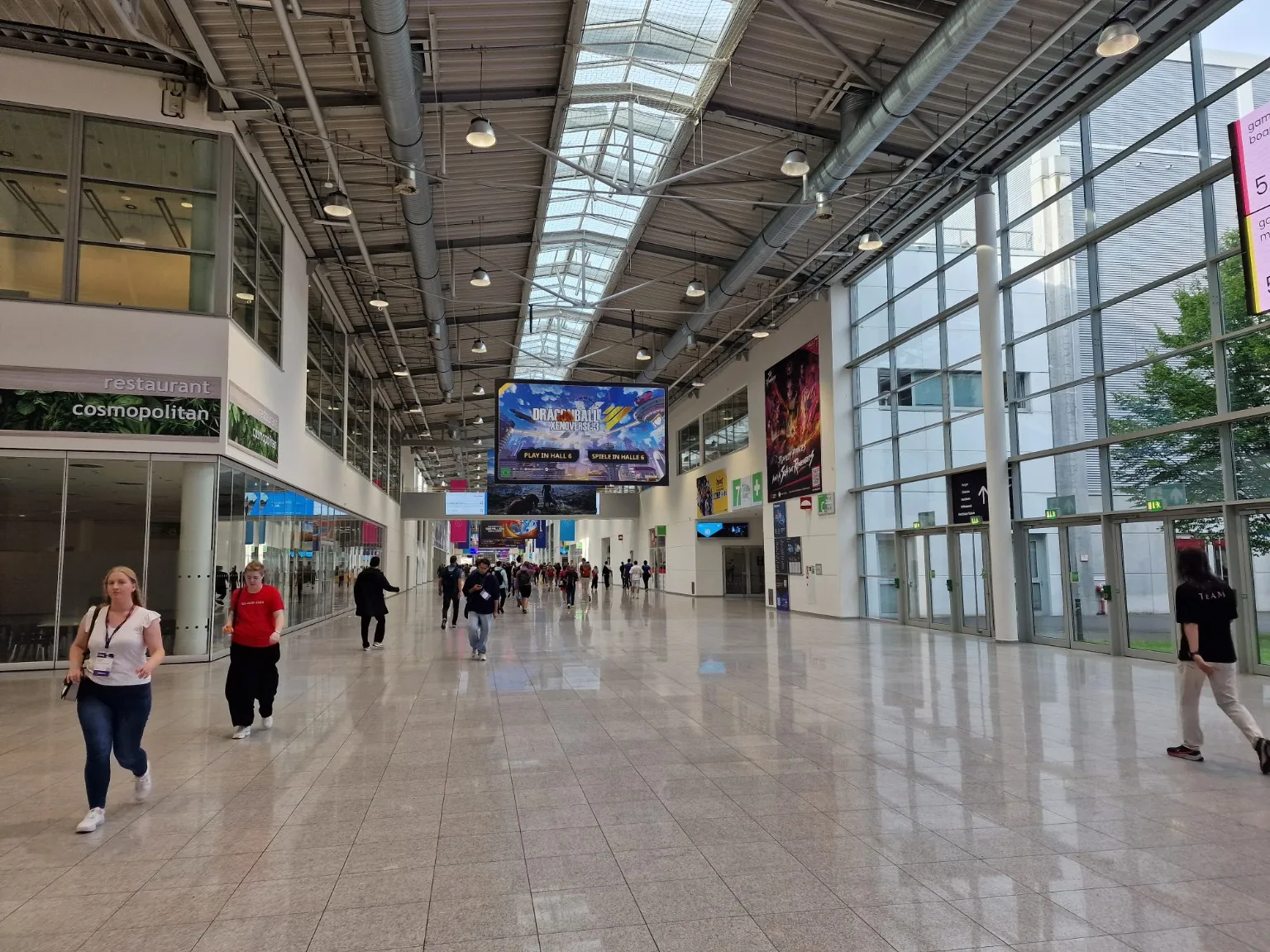 A still relatively quiet connecting corridor early in the morning at gamescom 2026.